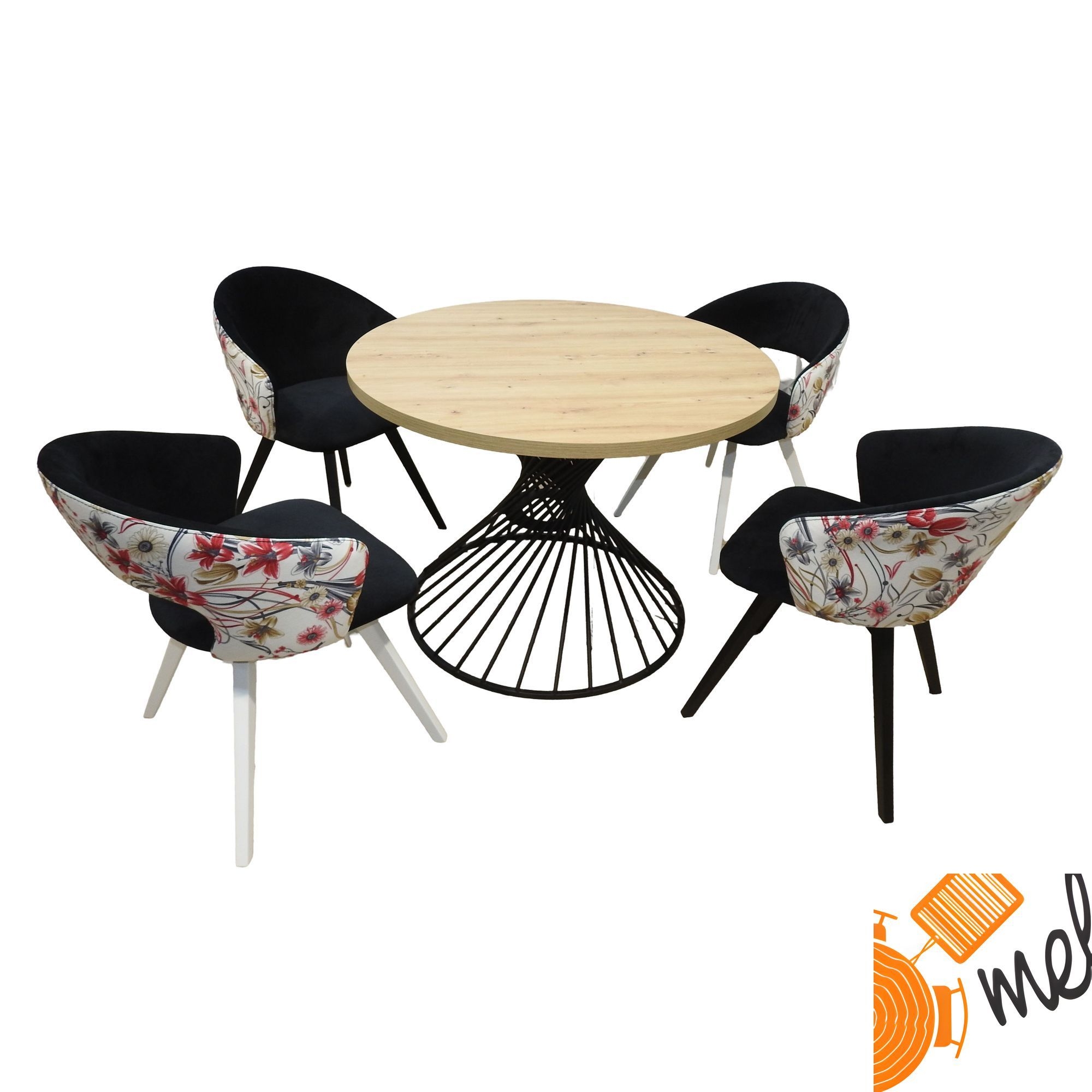 Okrągły Stół i Czarno-Białe Krzesła w Stylu Boho